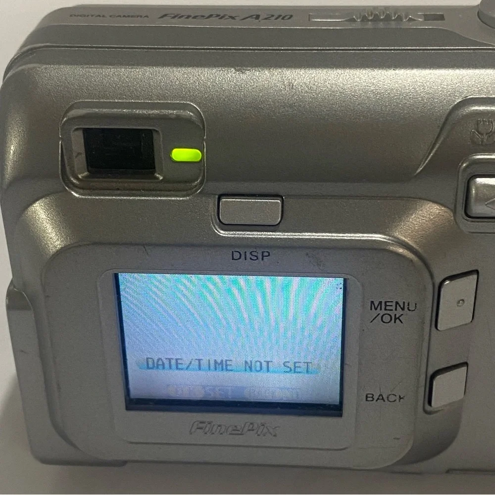 Fujifilm FinePix A210 3.2 MP Digital Camera Silver Fujinon 3x Optical Zoom VTG